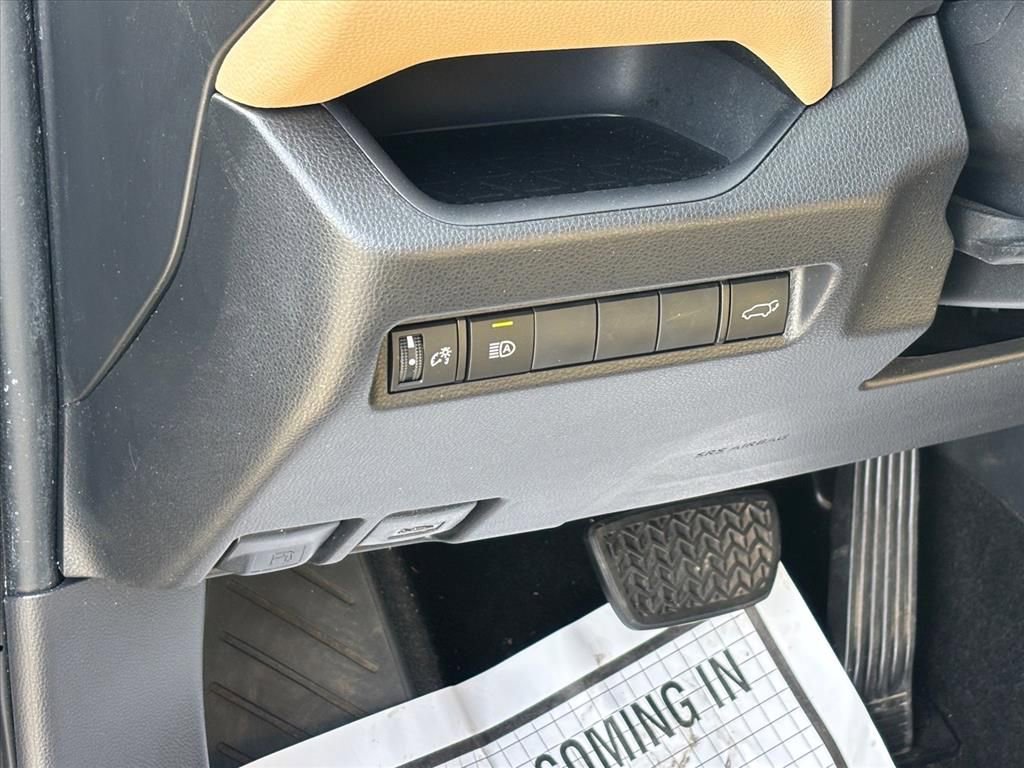 Used 2019 Toyota RAV4 XLE Premium image 9