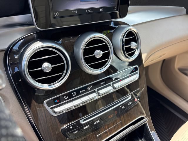 Used 2019 Mercedes-Benz GLC 300 4MATIC image 24