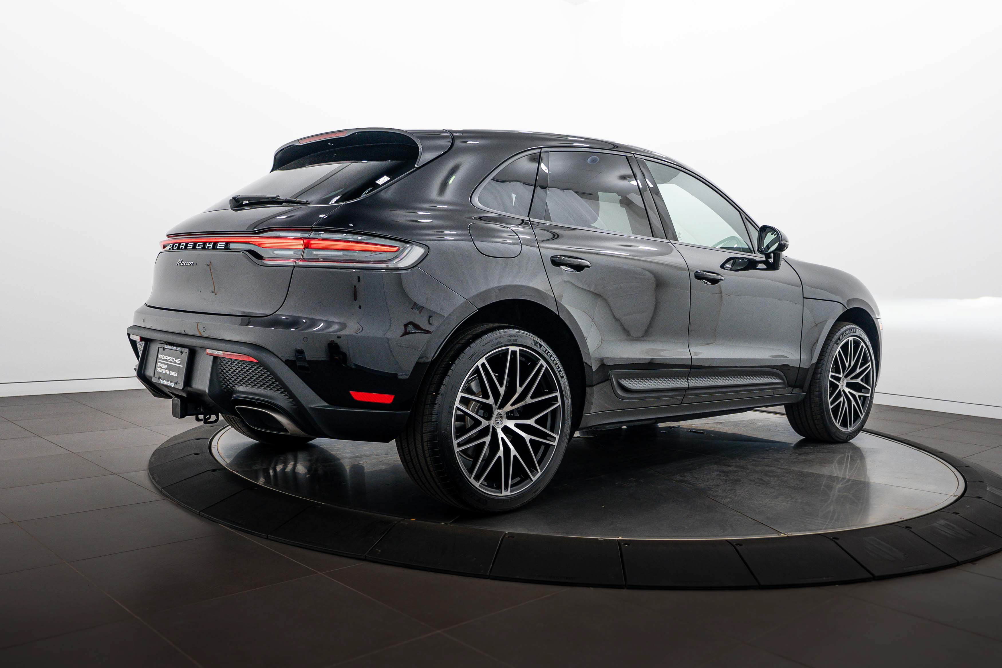 Certified 2026 Porsche Macan AWD/4WD image 7
