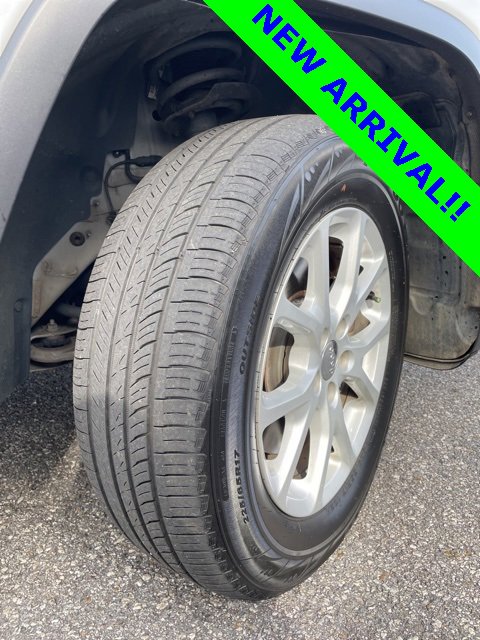 Used 2017 Jeep Cherokee Latitude w/ Comfort/Convenience Group image 3