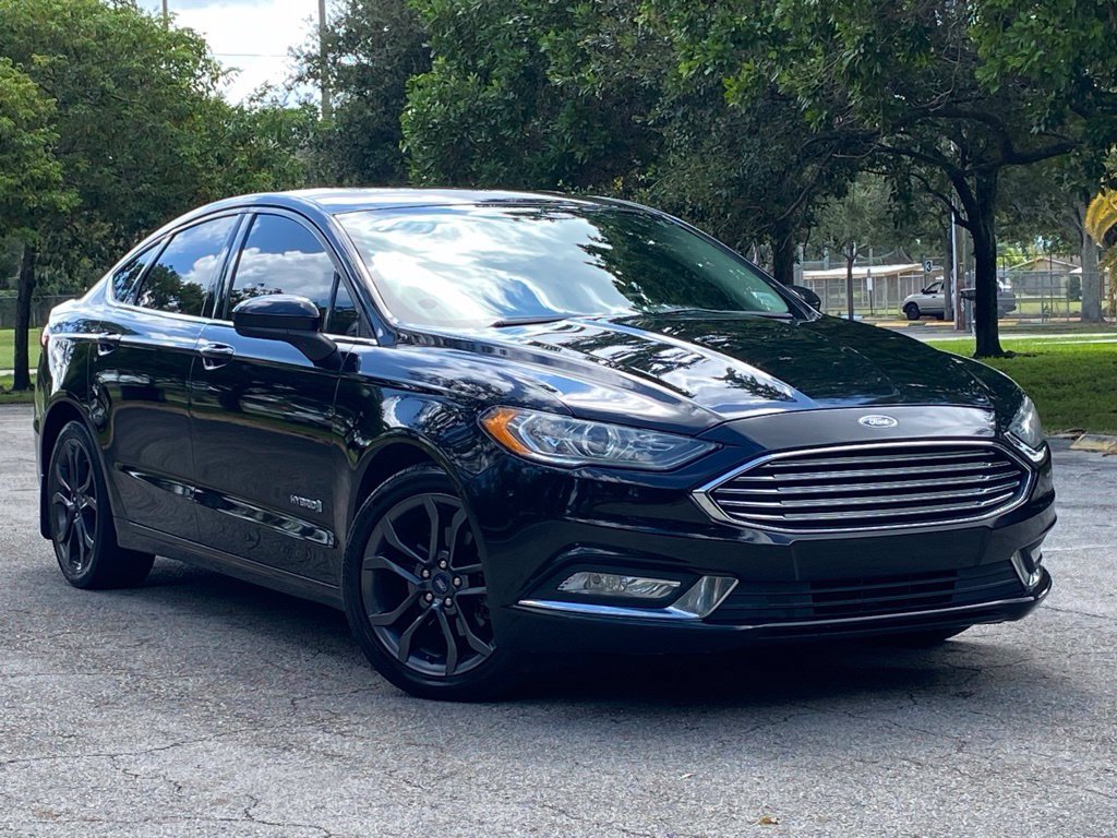 Used 2018 Ford Fusion SE w/ Equipment Group 601A FWD image 3