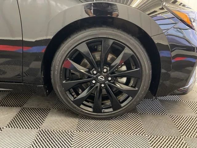 Used 2023 Nissan Maxima SR image 18