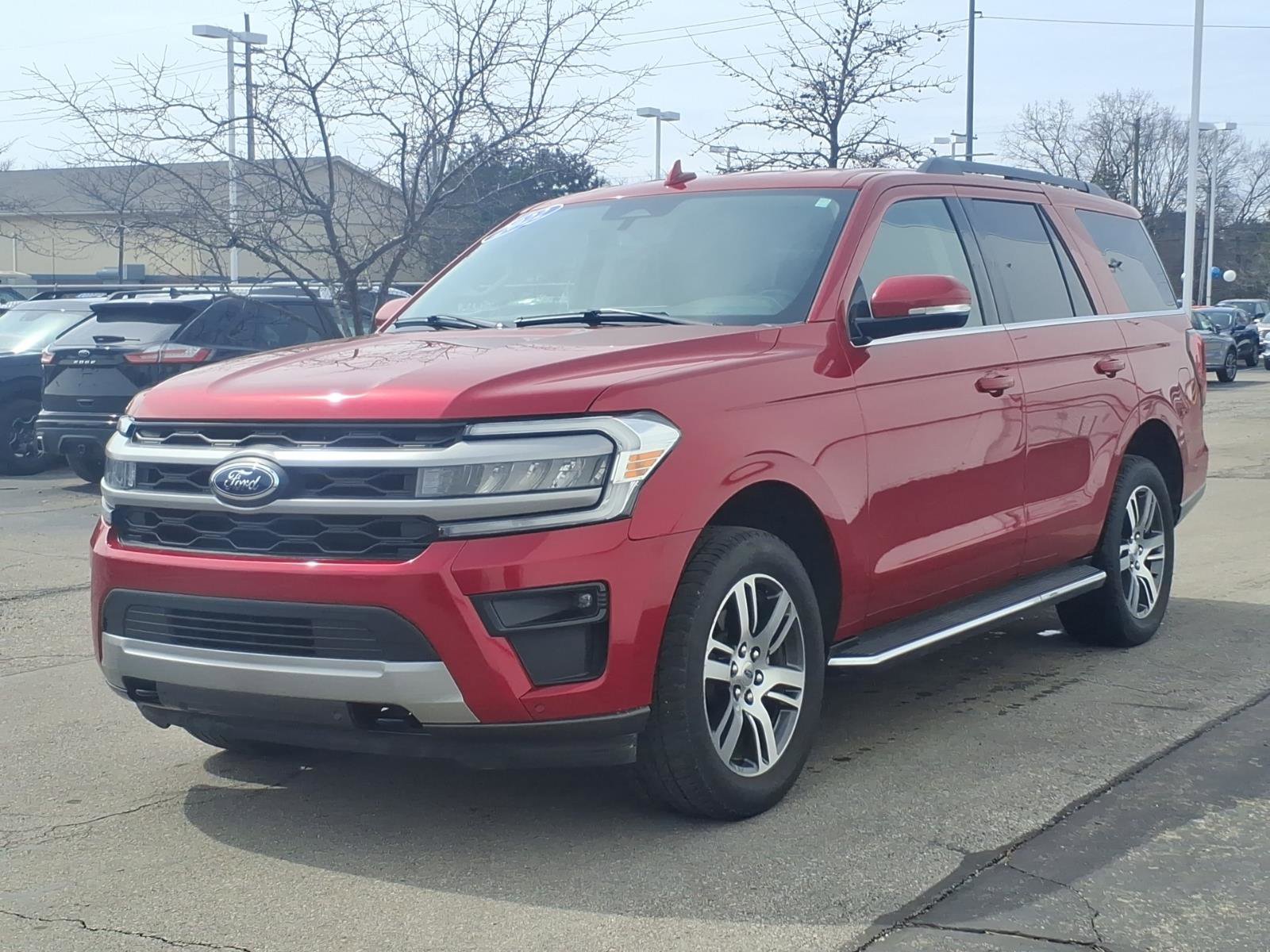 Used 2022 Ford Expedition XLT AWD/4WD image 3