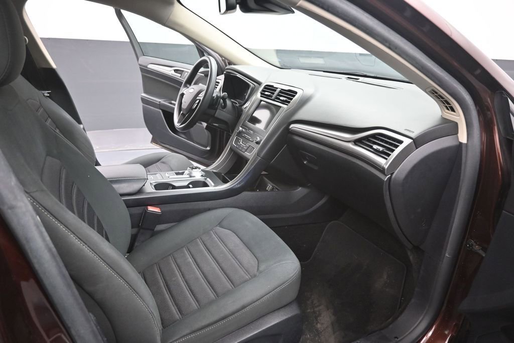Used 2019 Ford Fusion SE FWD image 16