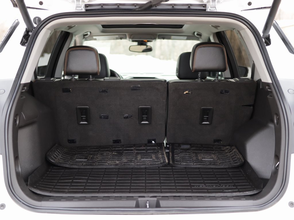 Used 2022 GMC Terrain AT4 image 30