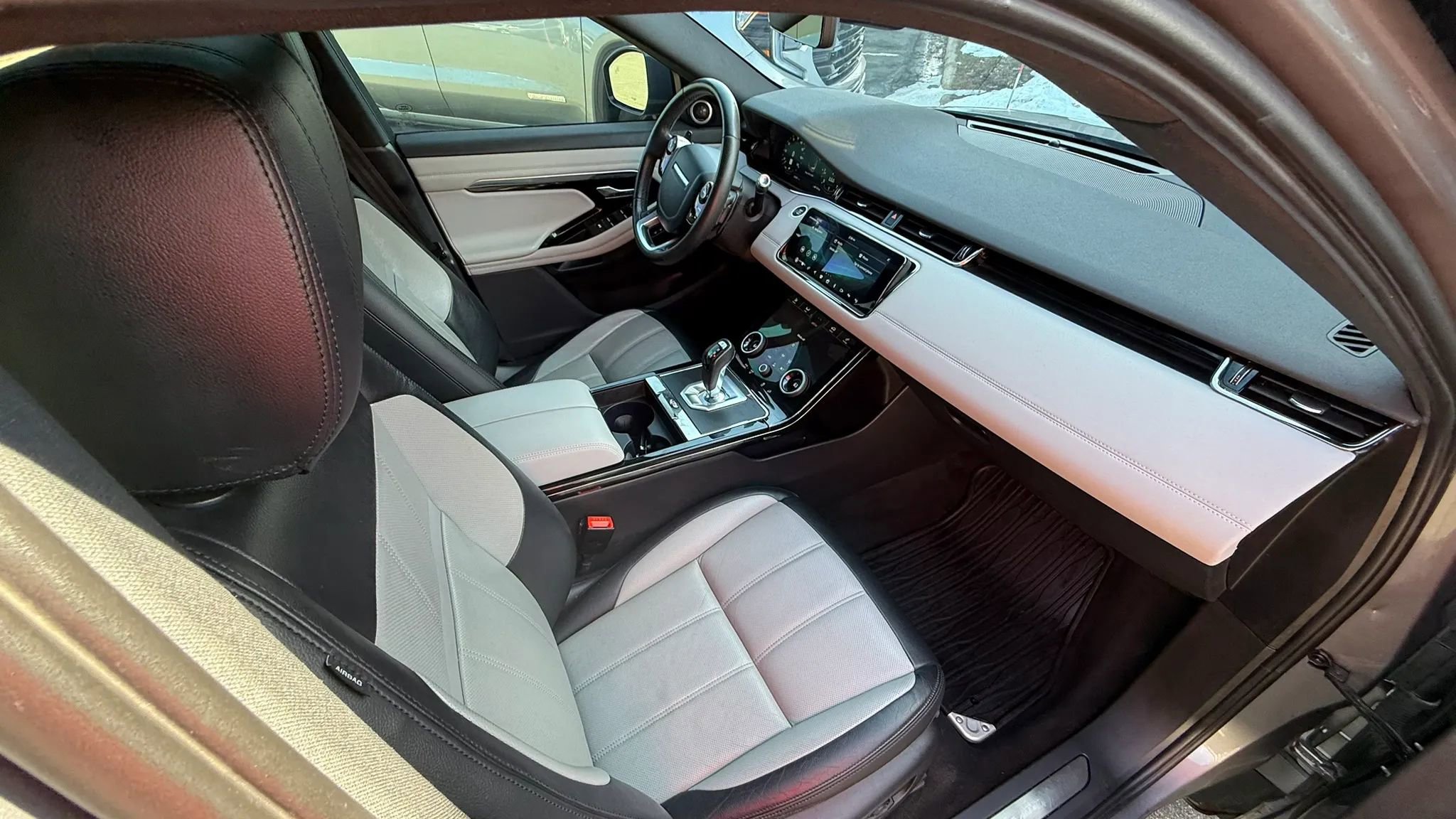 Used 2020 Land Rover Range Rover Evoque R-Dynamic SE AWD/4WD image 34
