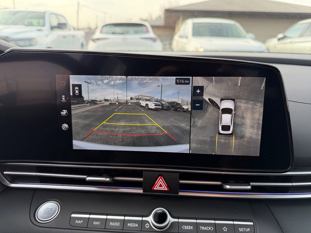 Used 2024 Hyundai Elantra Limited image 18