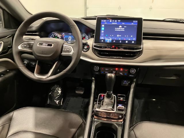 Used 2025 Jeep Compass Limited AWD/4WD image 40