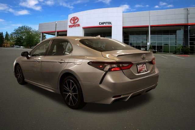 Used 2024 Toyota Camry SE w/ Cold Weather Package AWD/4WD image 4