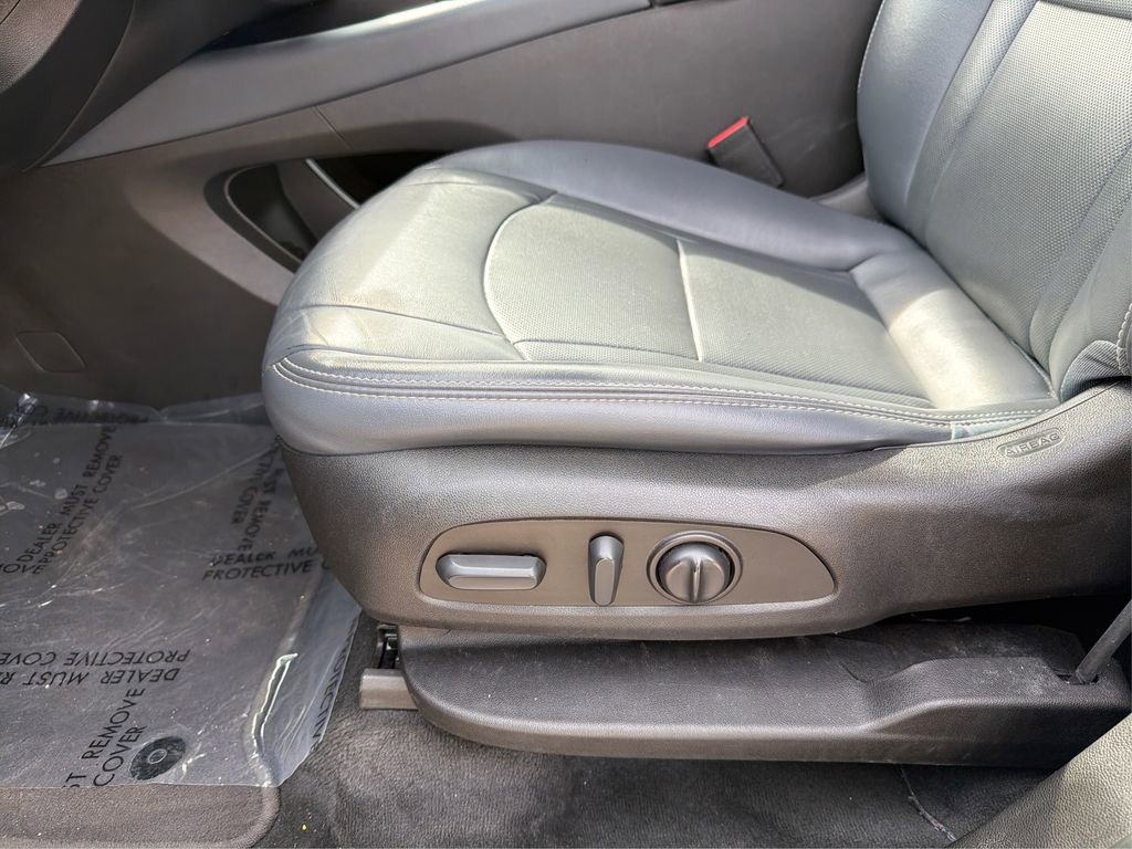 Used 2022 Buick Enclave Essence image 18