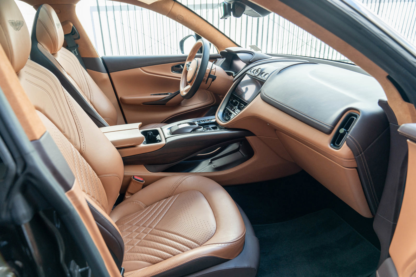 Used 2021 Aston Martin DBX image 35