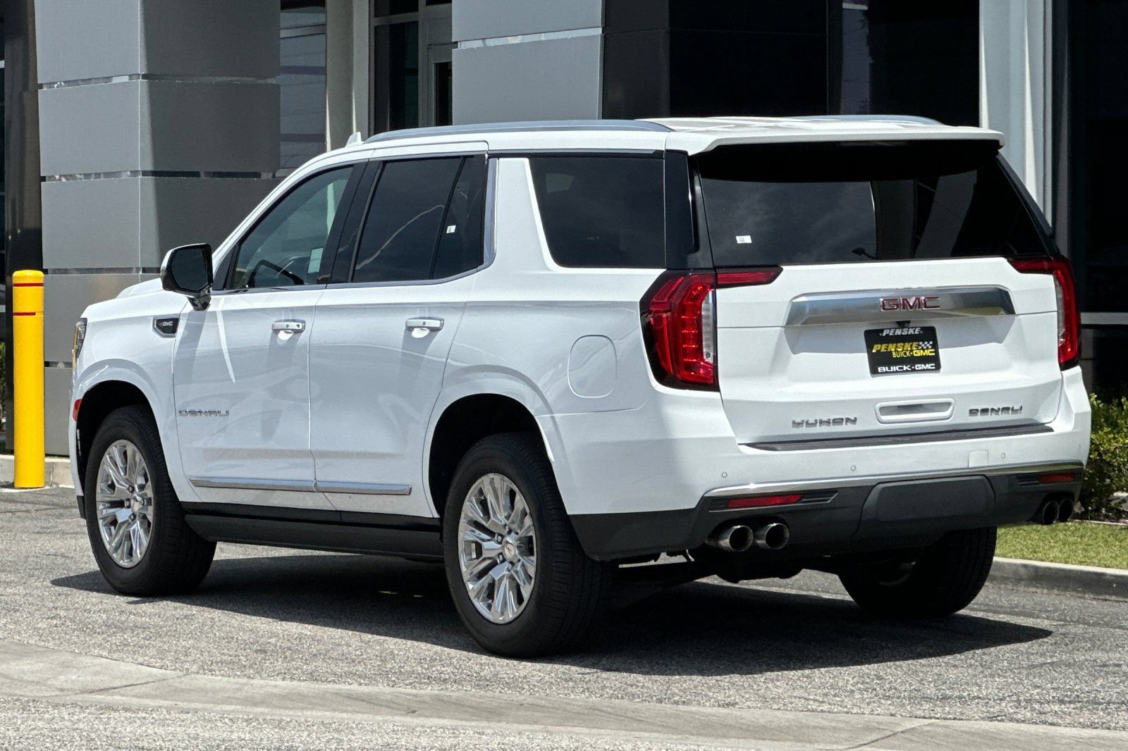 Used 2022 GMC Yukon Denali AWD/4WD image 6