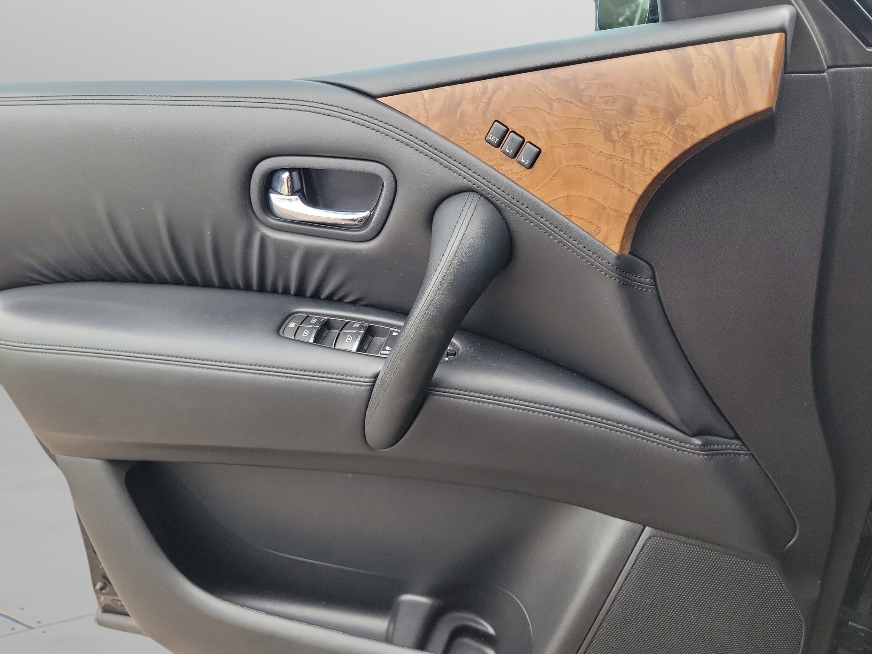 Used 2022 Nissan Armada SL RWD image 24