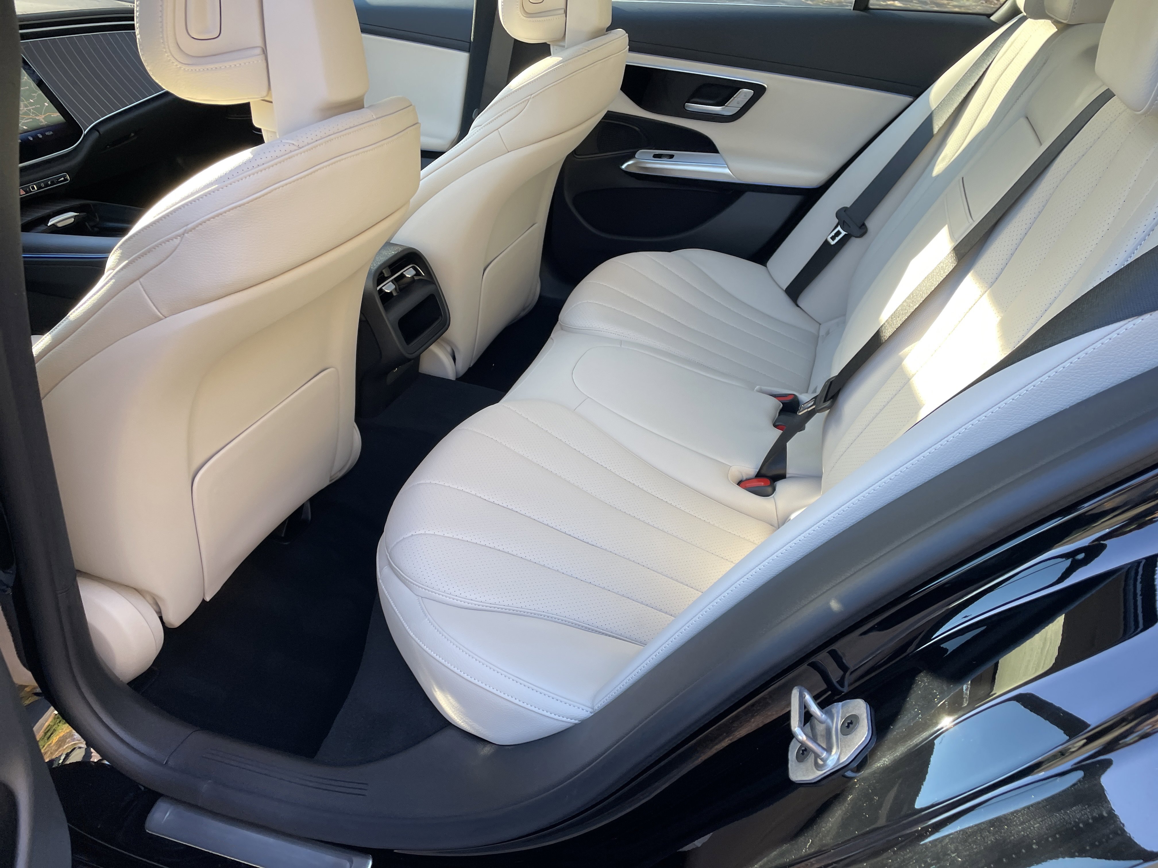 New 2026 Mercedes-Benz E 350 4MATIC Sedan image 36