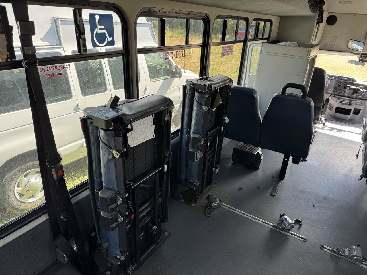 Used 2012 Ford E-450 and Econoline 450 Super Duty w/ Shuttle Bus Prep Pkg RWD image 7