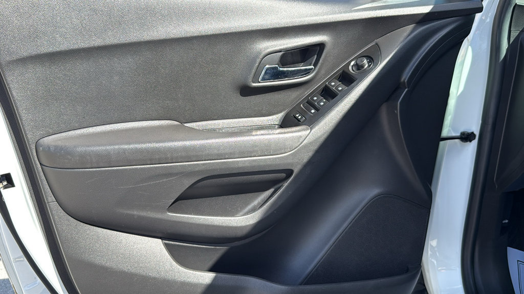 Used 2020 Chevrolet Trax LS w/ Tint and Cruise Package FWD image 19