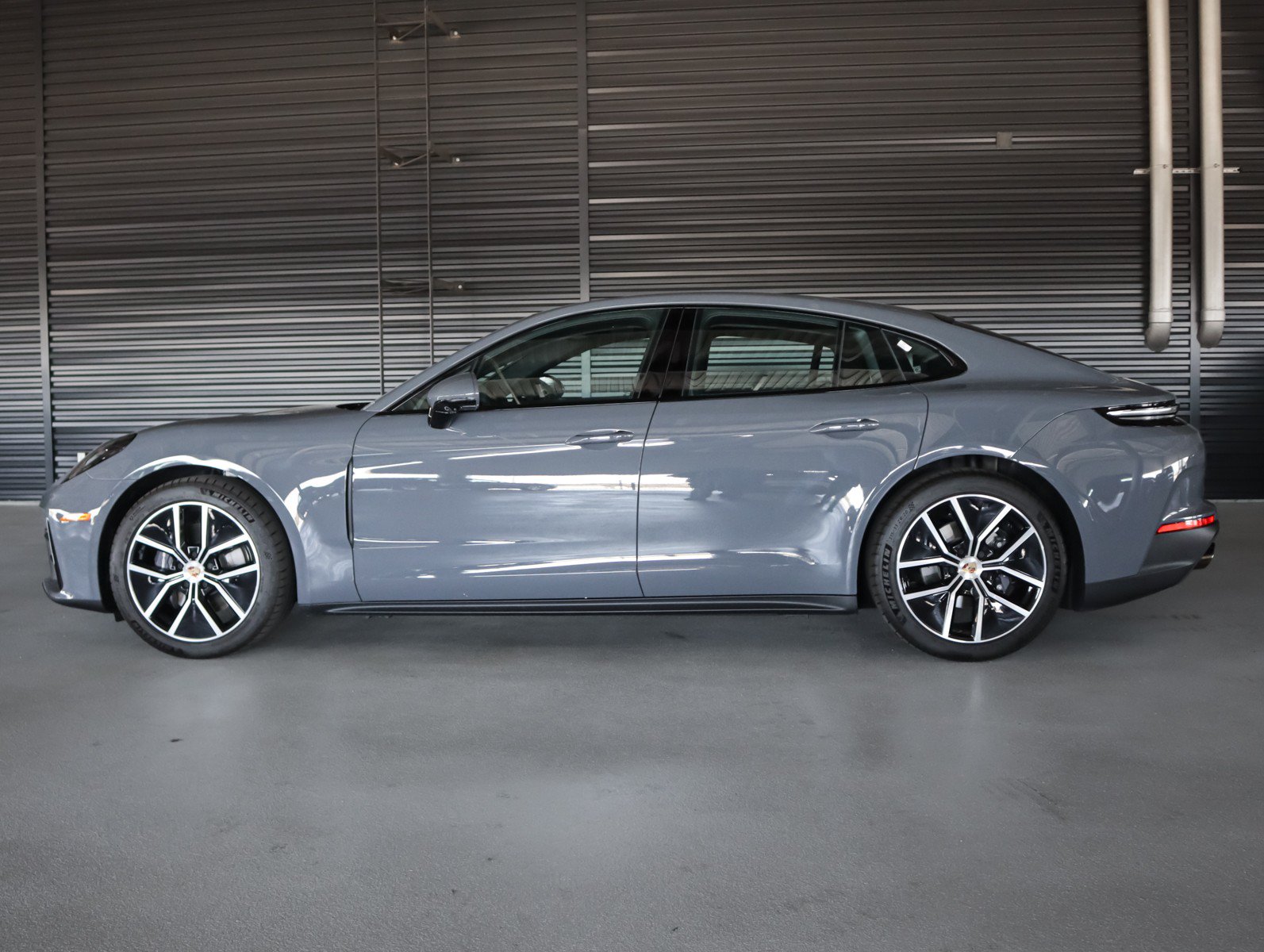Used 2026 Porsche Panamera image 2