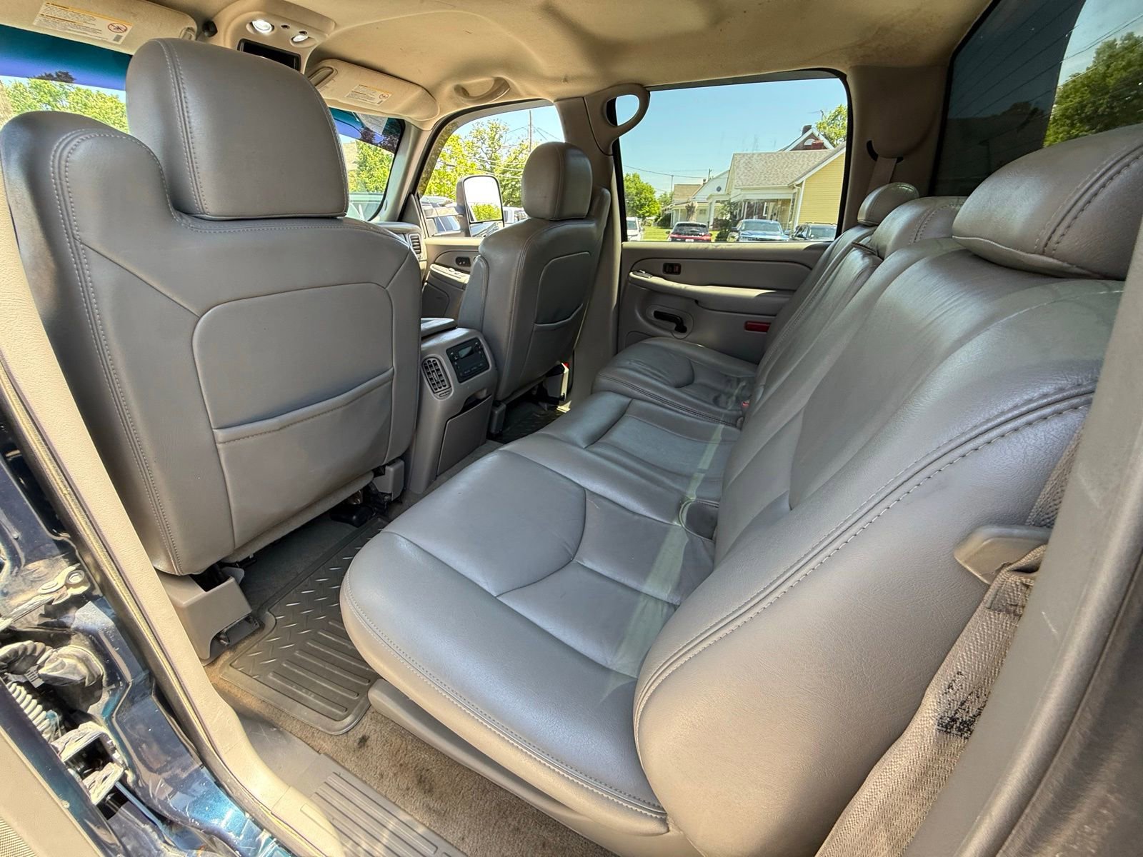 Used 2005 GMC Sierra 2500 SLT w/ Heavy-Duty Power Package AWD/4WD image 23