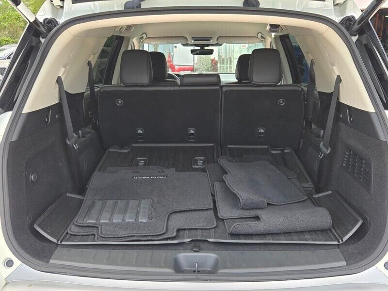 Used 2024 Nissan Pathfinder SL w/ Cargo Package FWD image 13