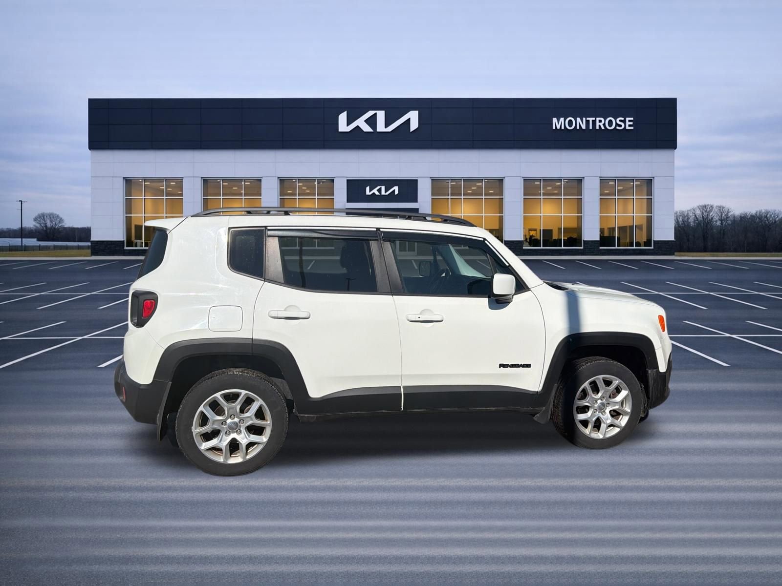 Used 2017 Jeep Renegade Latitude image 4