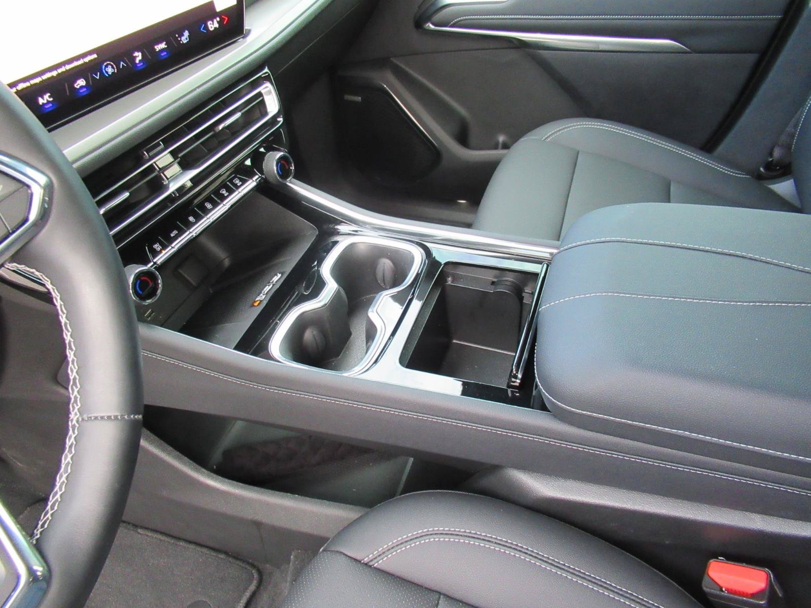 Used 2024 Chevrolet Traverse LT w/ Enhanced Driving Package FWD image 17