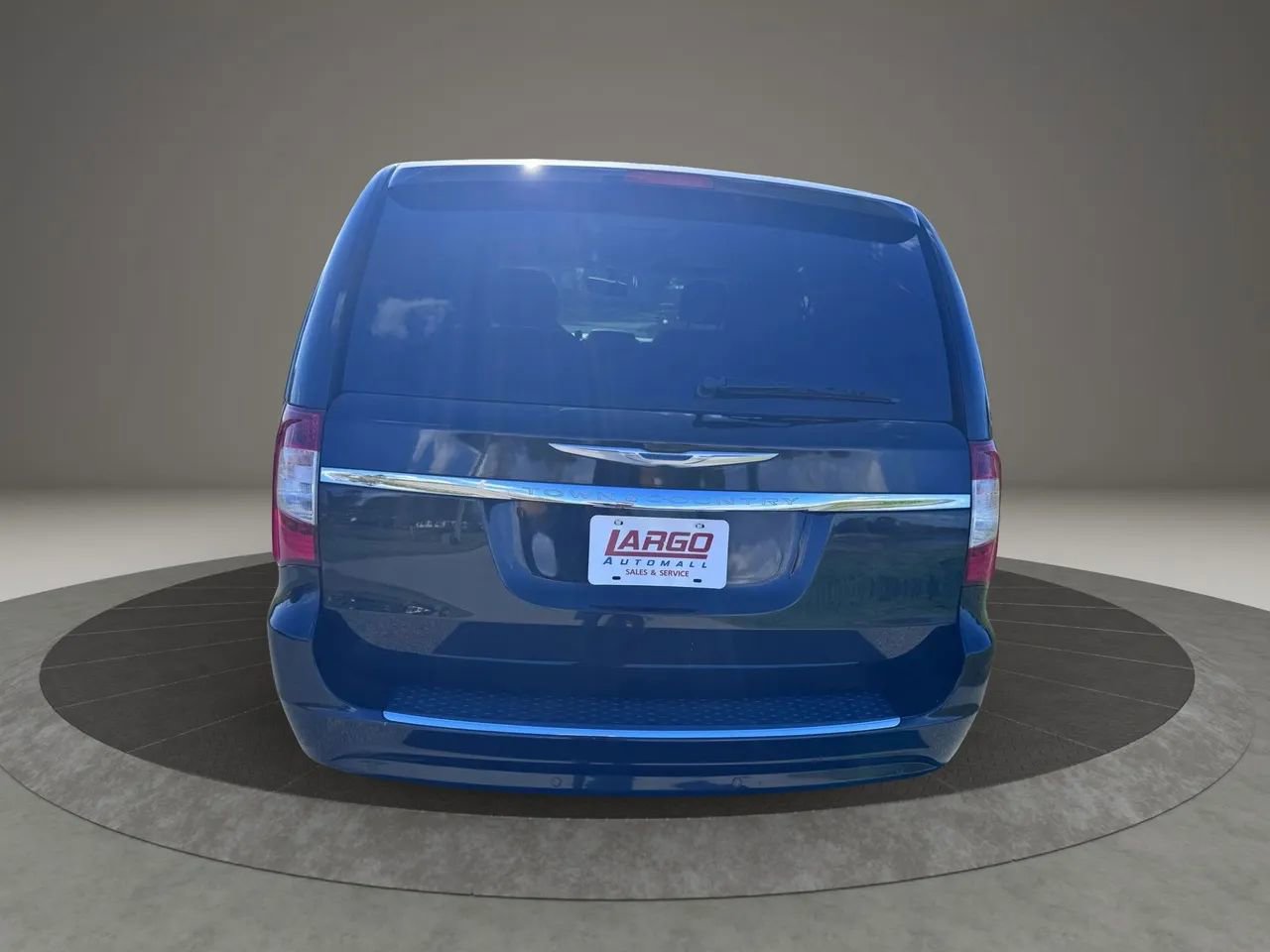 Used 2014 Chrysler Town & Country Touring-L w/ Driver Convenience Group FWD image 8