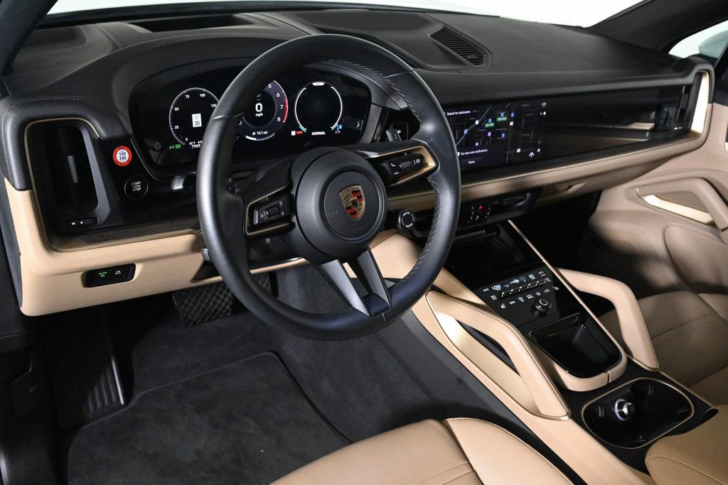 Certified 2024 Porsche Cayenne image 4