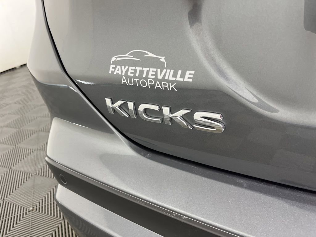 Used 2024 Nissan Kicks SR image 3