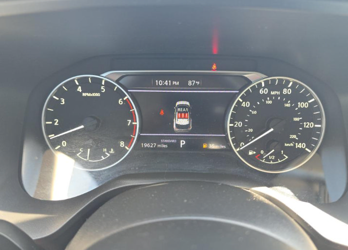Used 2023 Nissan Rogue SV FWD image 9