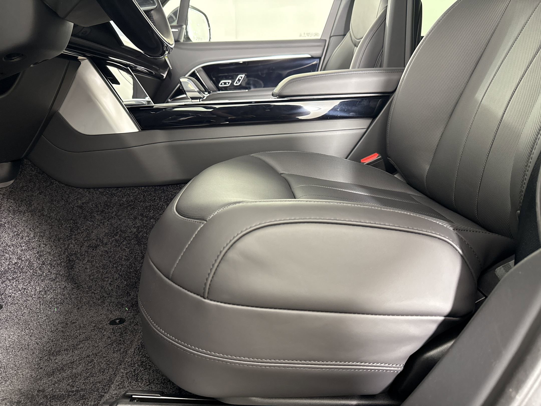 New 2026 Land Rover Range Rover SE AWD/4WD image 15