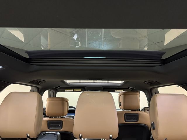 Used 2024 Land Rover Discovery Dynamic SE AWD/4WD image 23