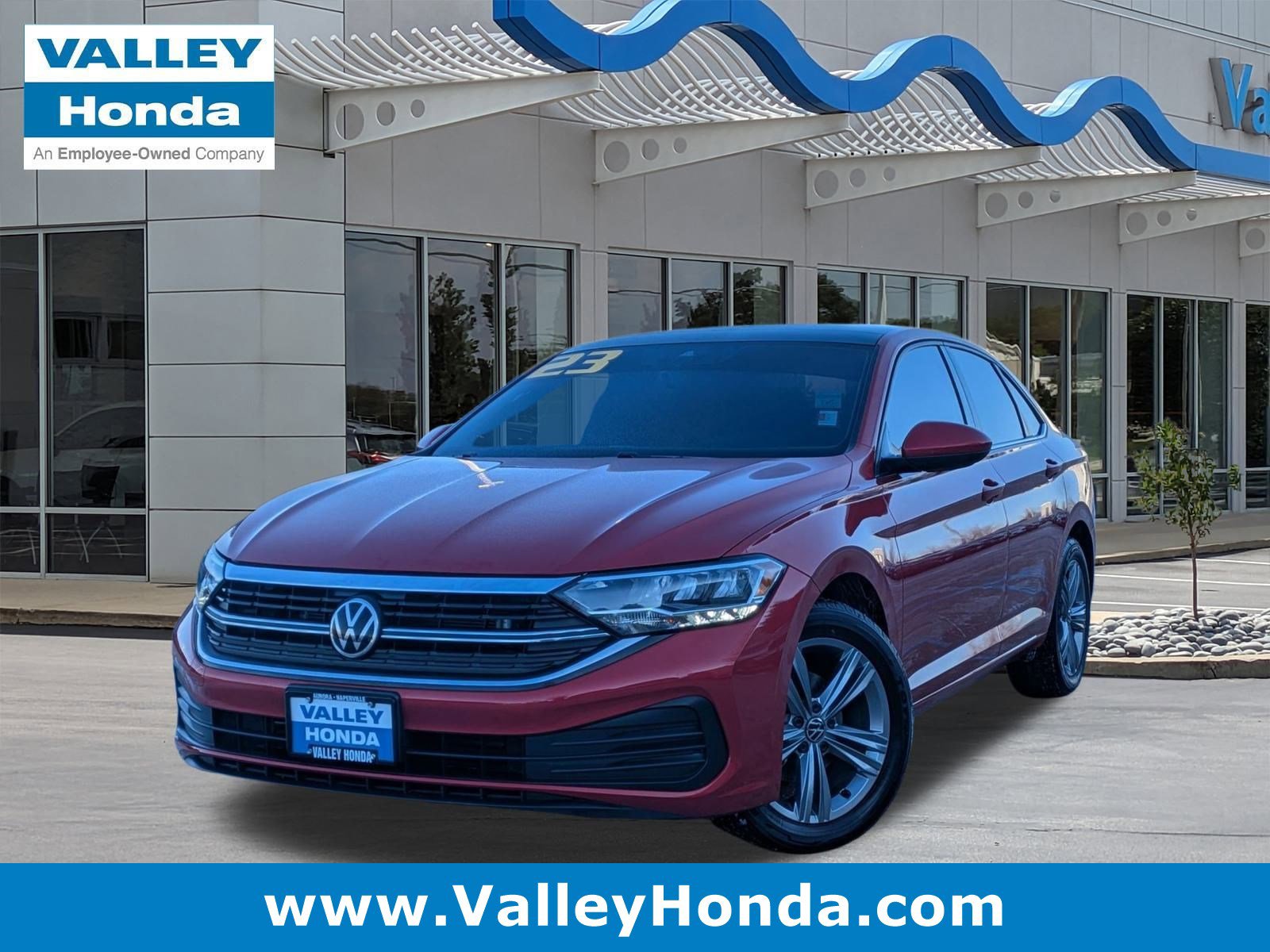 Used 2023 Volkswagen Jetta SE image 1