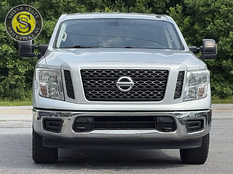 Used 2019 Nissan Titan SV w/ SV Convenience Package AWD/4WD image 2