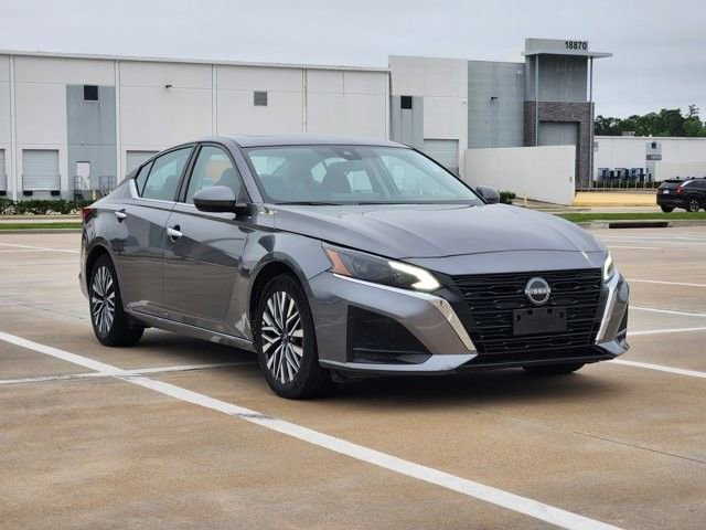 Used 2024 Nissan Altima 2.5 SV w/ SV Premium Package FWD image 3