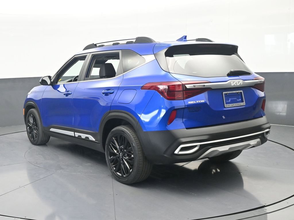 Used 2022 Kia Seltos Nightfall Edition image 4