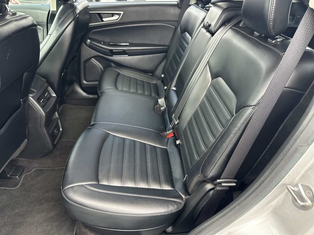 Used 2019 Ford Edge SEL w/ Equipment Group 201A FWD image 12