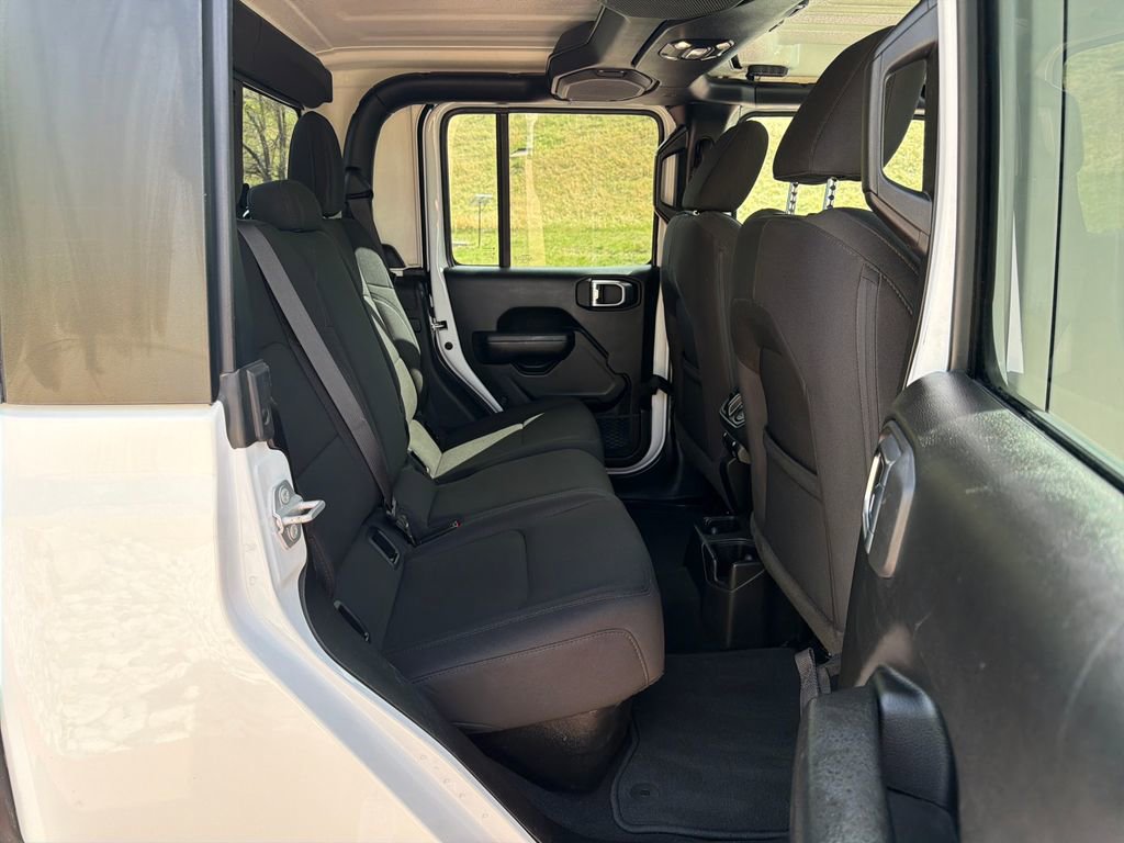 Used 2023 Jeep Gladiator Sport image 24