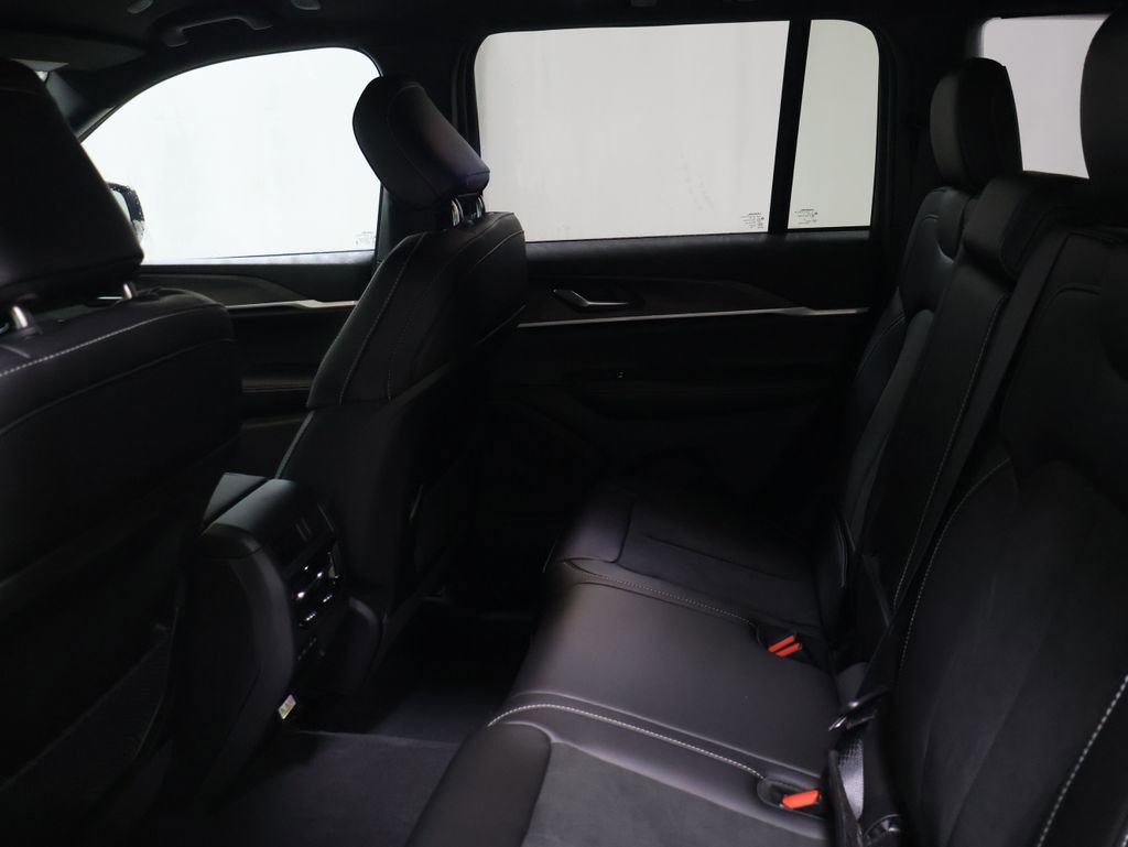 New 2026 Jeep Grand Cherokee Laredo image 11