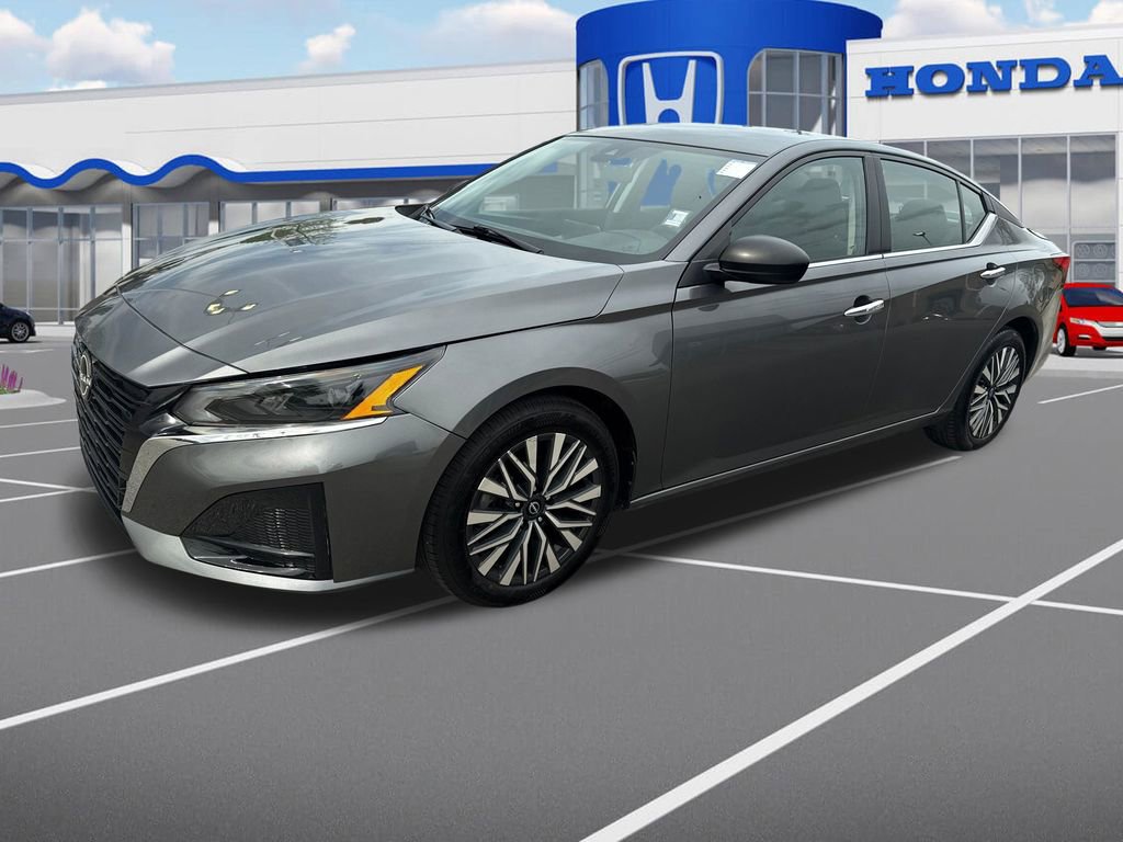 Used 2024 Nissan Altima 2.5 SV image 3