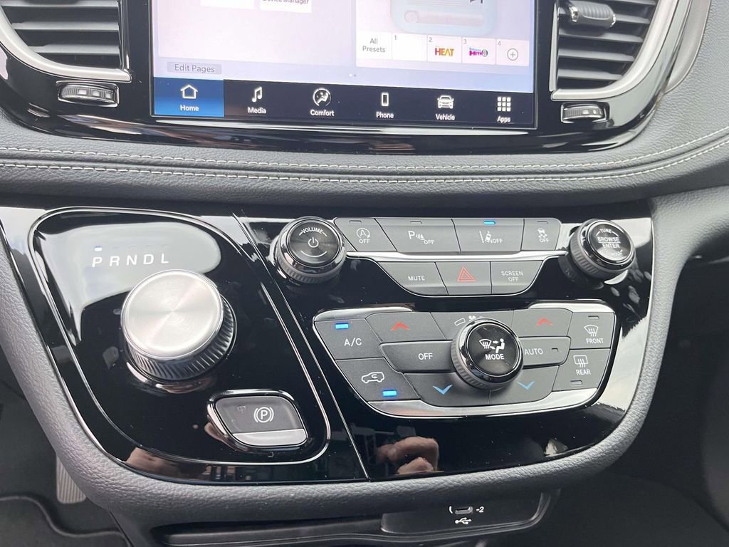 New 2026 Chrysler Pacifica Select FWD image 20