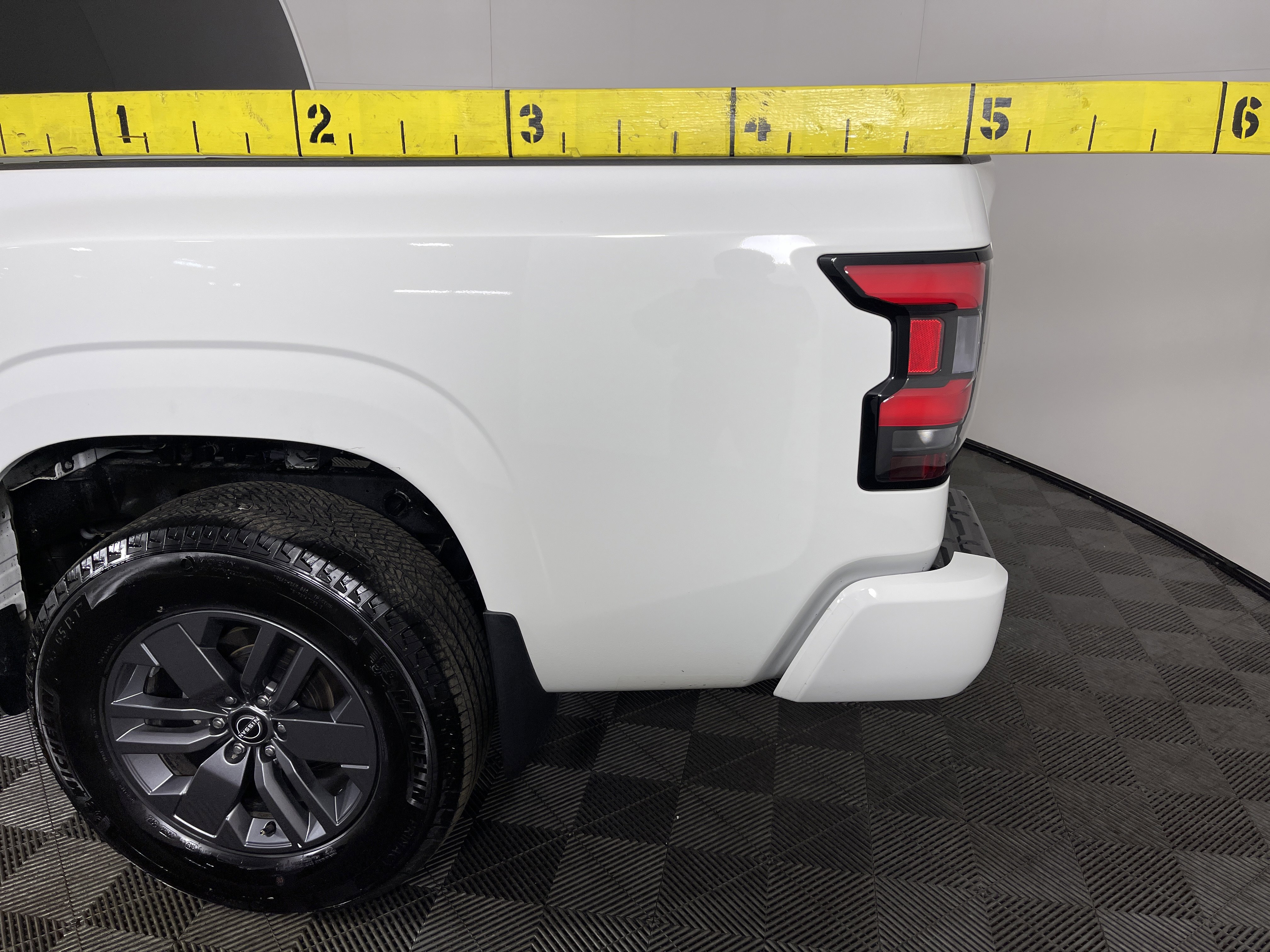 Used 2025 Nissan Frontier SV image 8