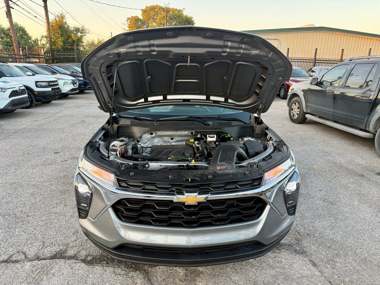 Used 2024 Chevrolet Trax LS w/ LS Convenience Package image 3