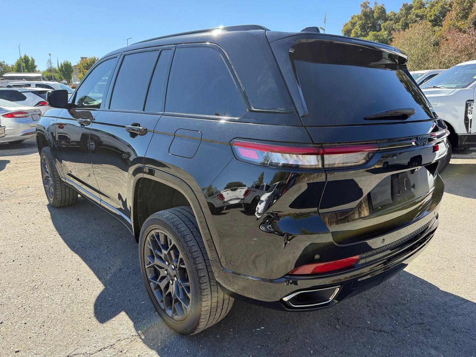 Used 2023 Jeep Grand Cherokee Summit AWD/4WD image 3