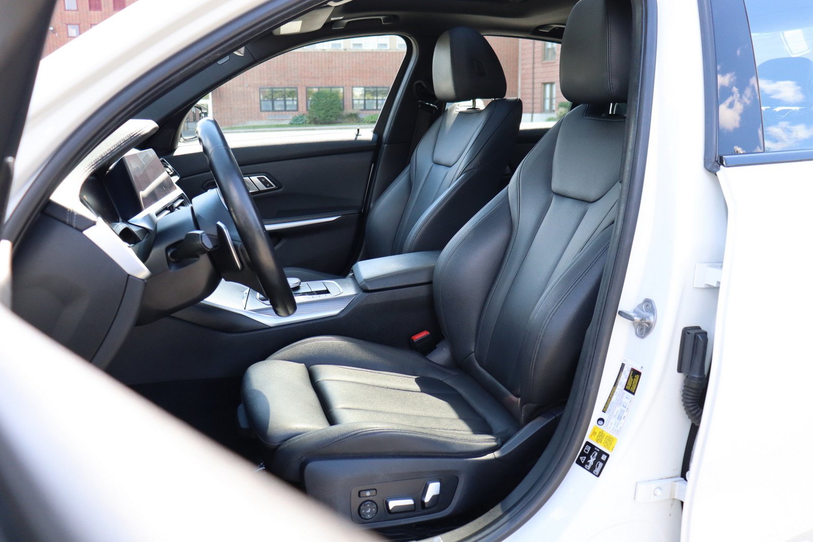 Used 2019 BMW 330i xDrive Sedan w/ M Sport Package AWD/4WD image 13