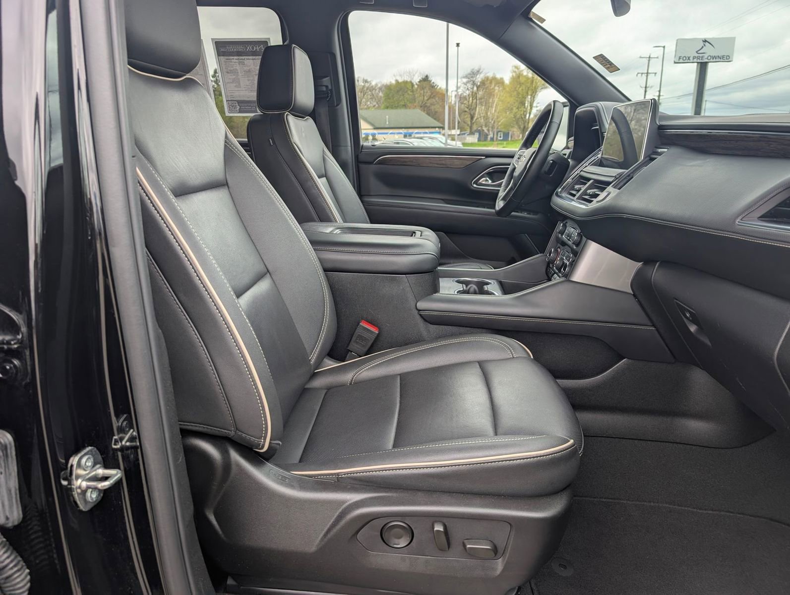 Used 2024 Chevrolet Suburban Premier AWD/4WD image 41