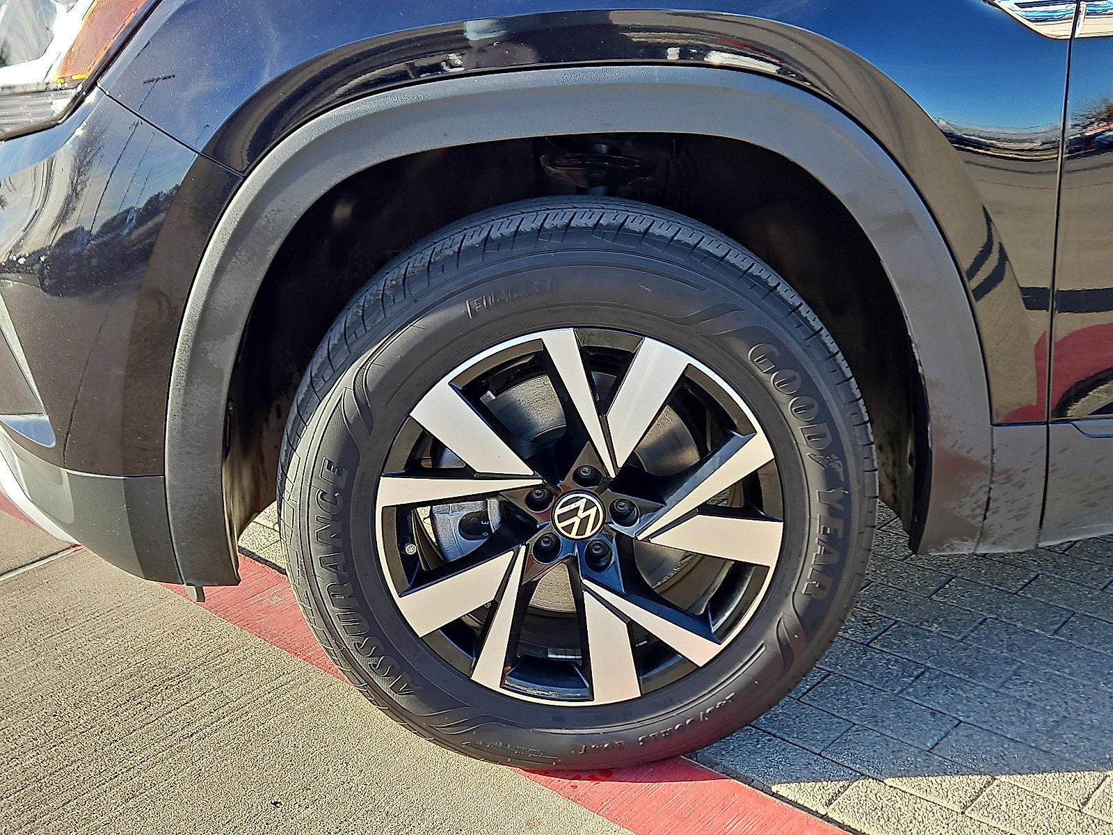 Certified 2022 Volkswagen Atlas Cross Sport SE image 5