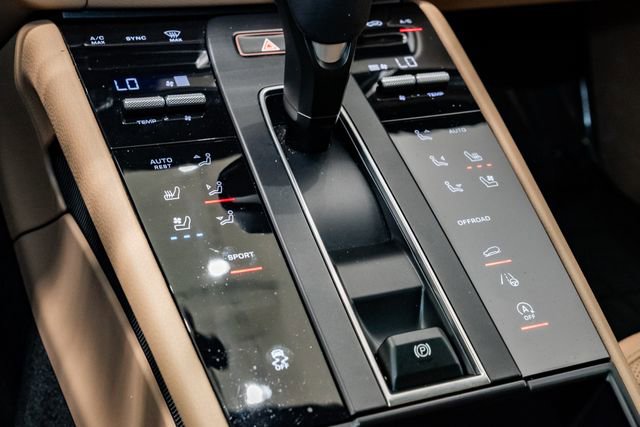 Used 2024 Porsche Macan AWD/4WD image 19