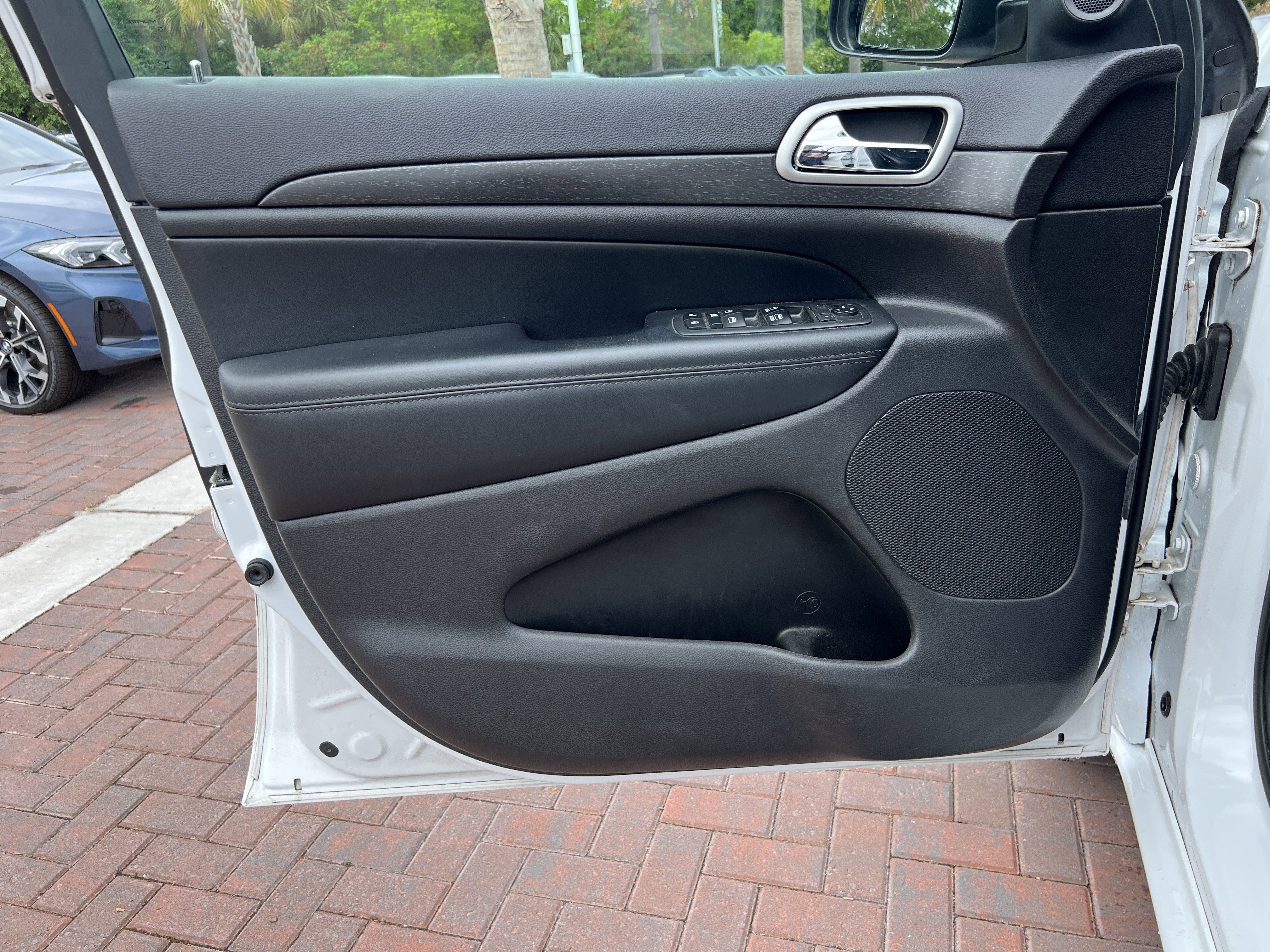 Used 2018 Jeep Grand Cherokee Altitude RWD image 14