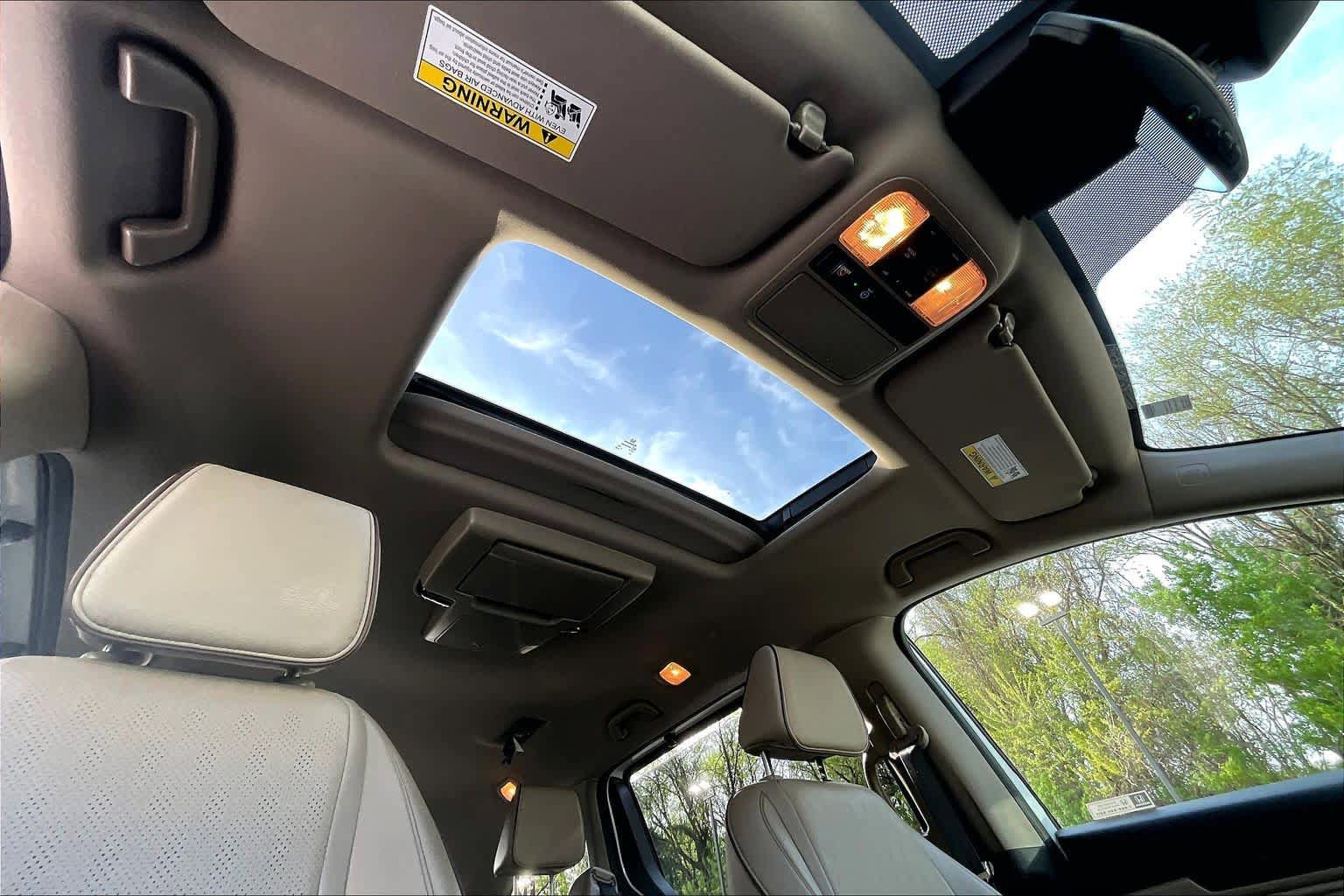Used 2023 Honda Odyssey Elite image 14