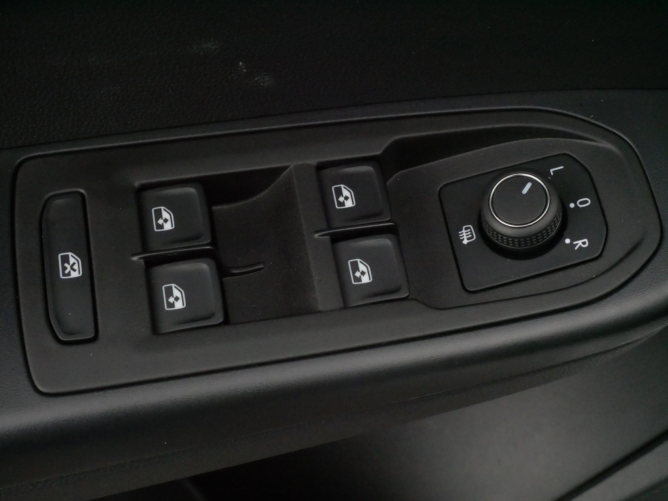 Certified 2025 Volkswagen Taos SEL AWD/4WD image 19